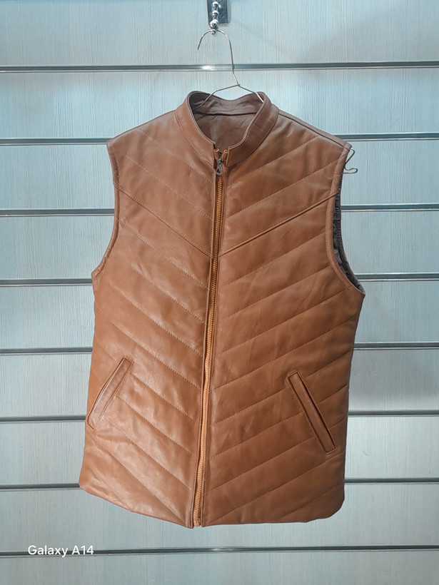 جلیقه مردانه چرم گاوی اصلی برند leather SAJADبادوام بسیار بالا