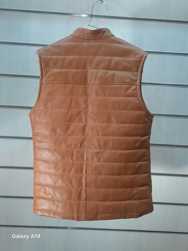 جلیقه مردانه چرم گاوی اصلی برند leather SAJADبادوام بسیار بالا