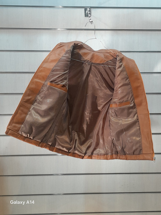 جلیقه مردانه چرم گاوی اصلی برند leather SAJADبادوام بسیار بالا