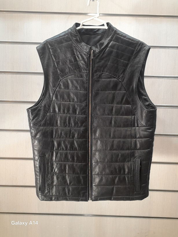 جلیقه مردانه چرم گاوی اصلی برند leather SAJADبادوام بسیار بالا