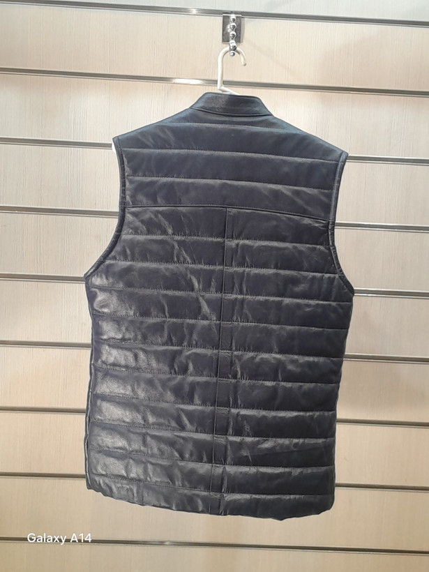 جلیقه مردانه چرم گاوی اصلی برند leather SAJADبادوام بسیار بالا