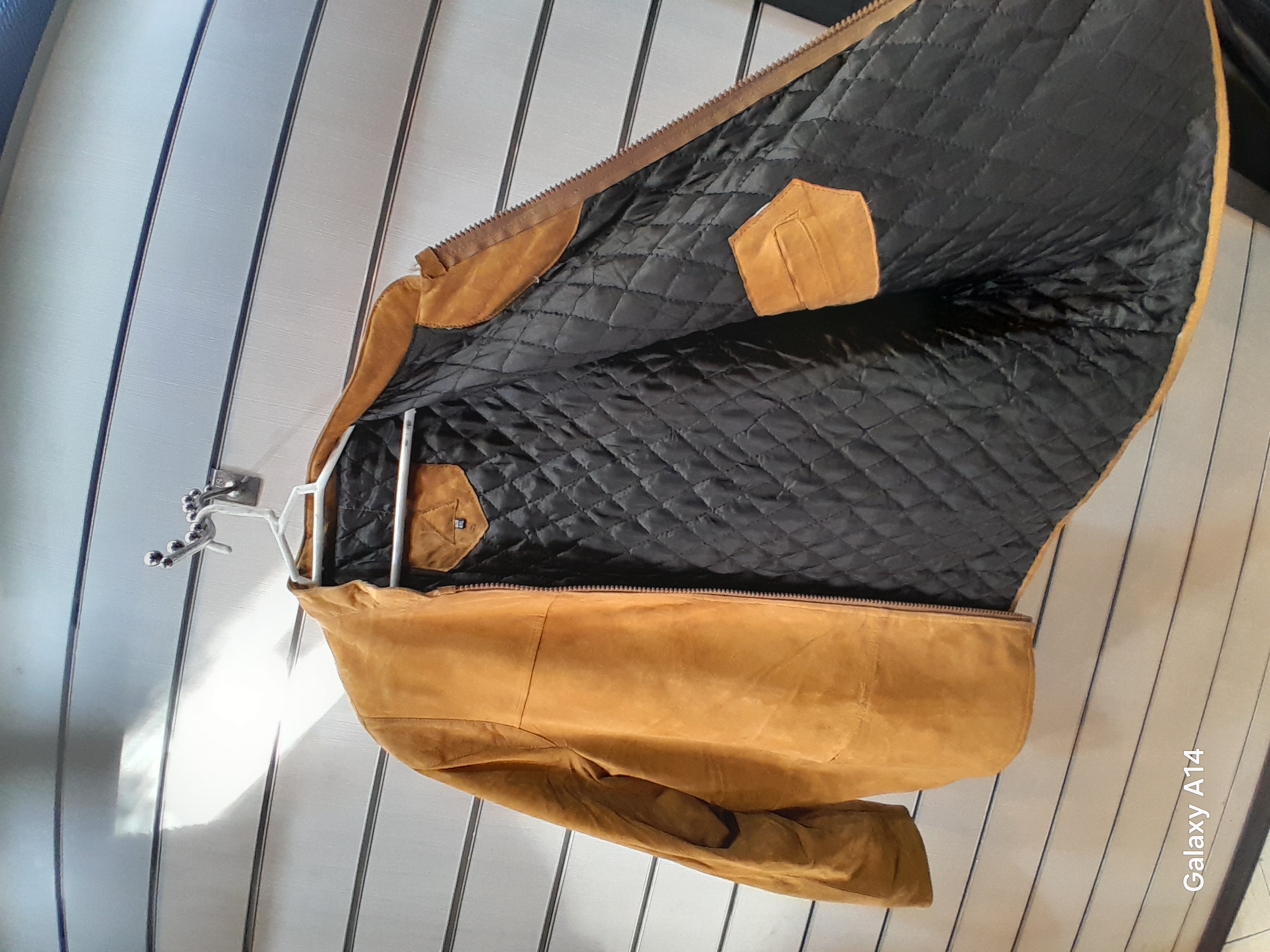 کاپشن مردانه چرم جیر اصلی برند leather SAJADبادوام بسیار بالا