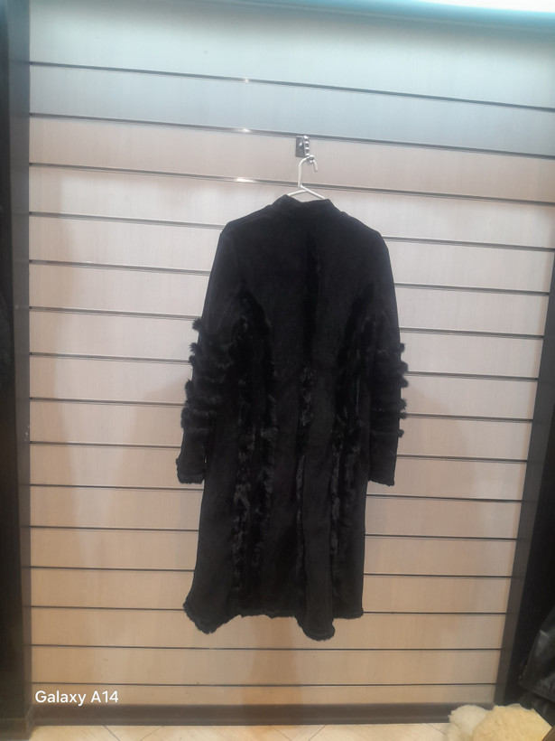 پالتو زنانه چرم جیر طبیعی برند leather SAJADبادوام بسیار بالا