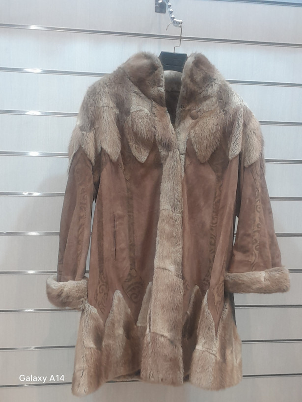 پالتو زنانه چرم جیرودوریقه پوست سنجاب طبیعی برند leather SAJADبادوام بسیار بالا