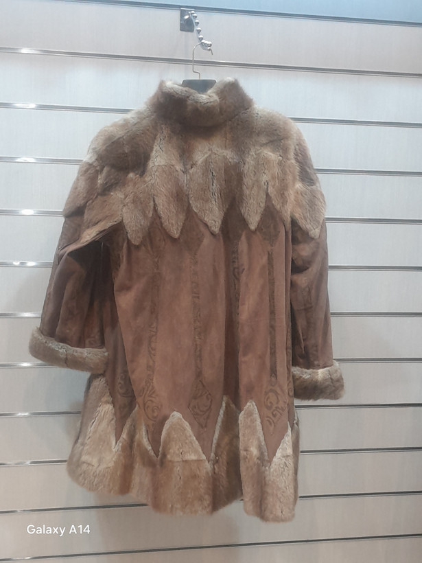 پالتو زنانه چرم جیرودوریقه پوست سنجاب طبیعی برند leather SAJADبادوام بسیار بالا