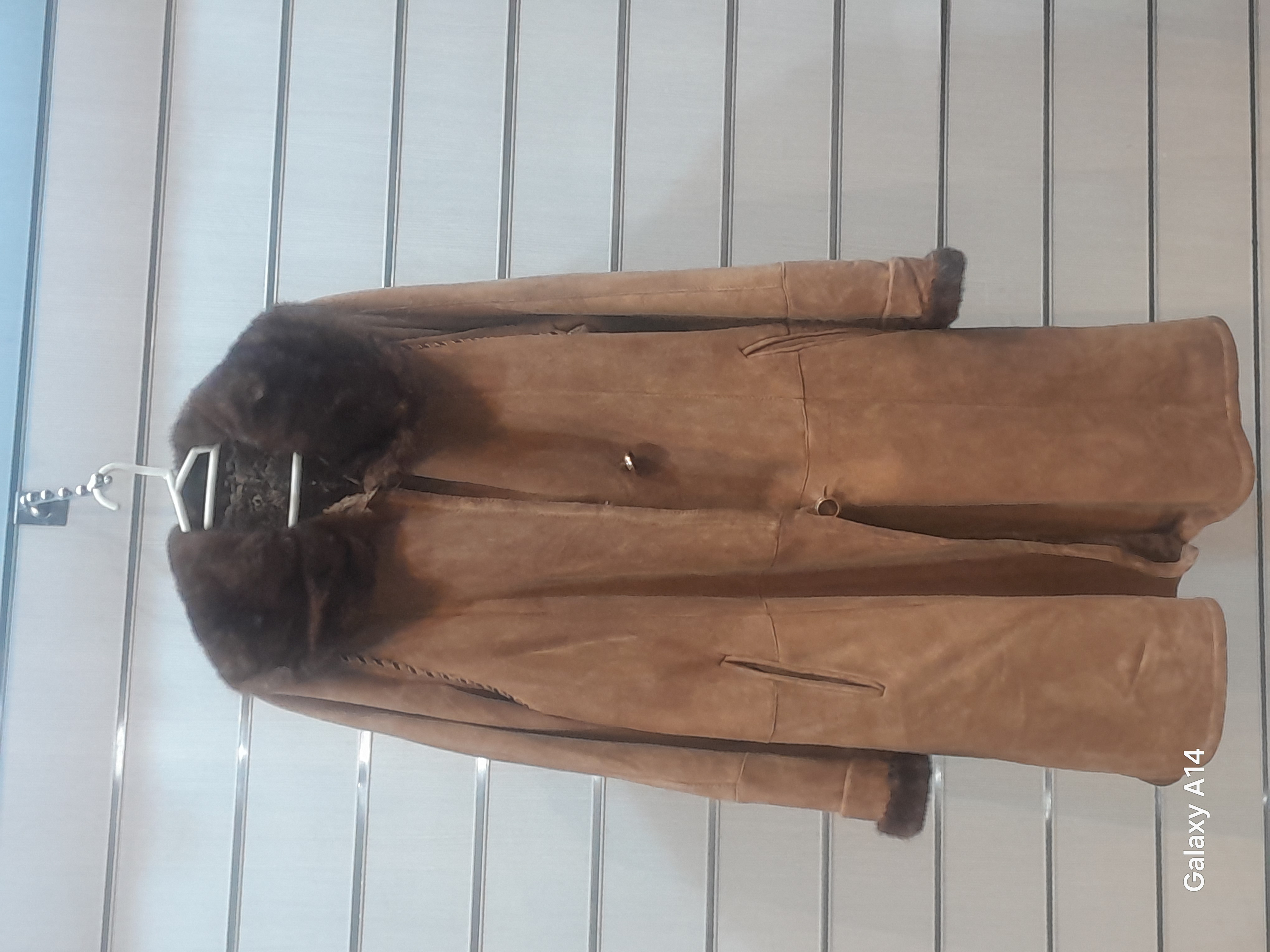 پالتو زنانه پوست بوفالو یقه مینگ اصلی برند leather SAJADدوام وگرما بسیار بالایی دارد