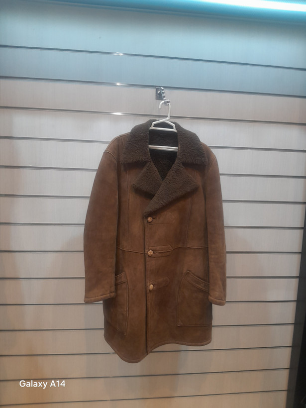 اورکت مردانه پوست بوفالویقه پوست گوسفندمیرینوس برند leather SAJAD بادام بسیار بالا