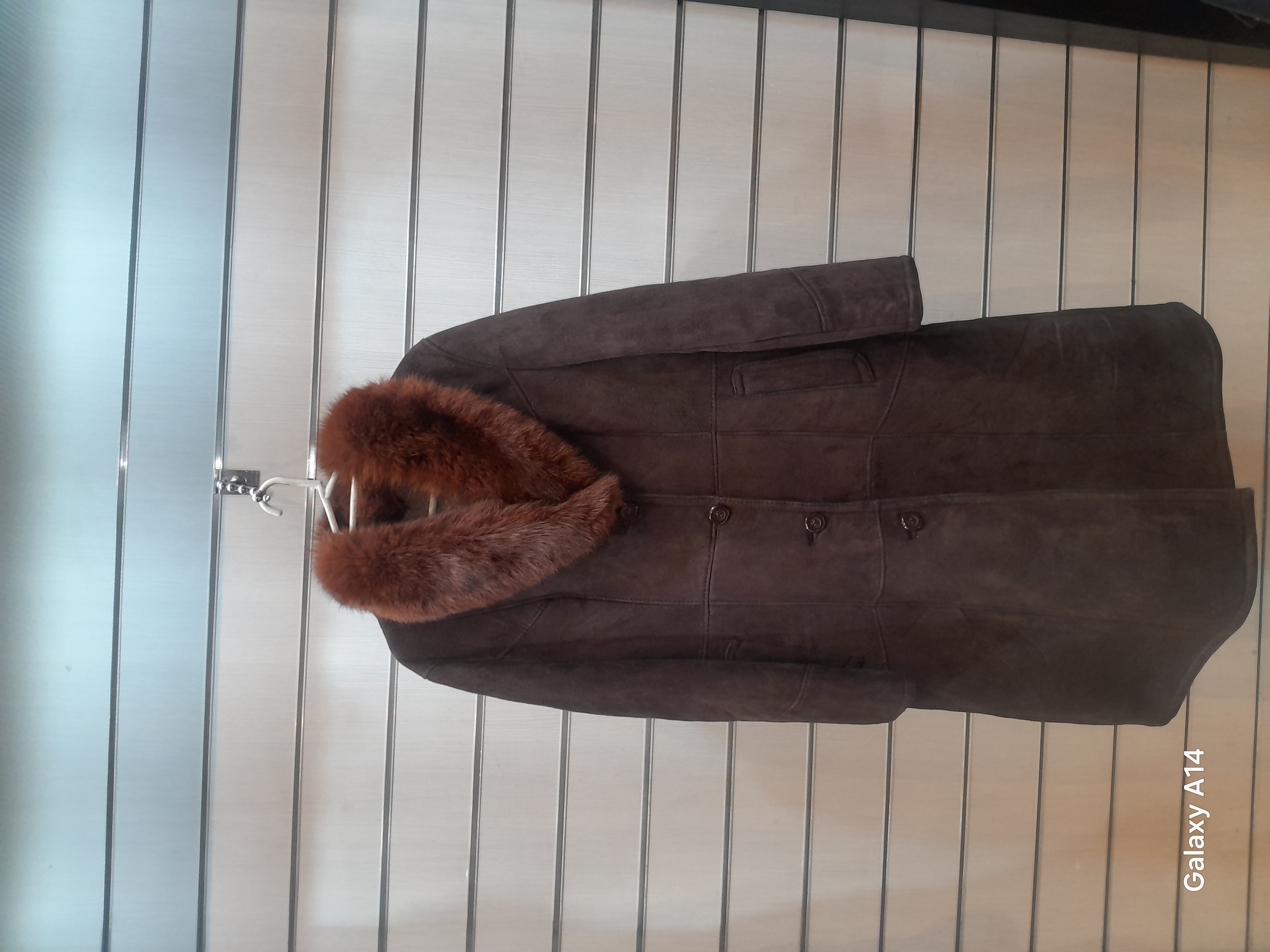 پالتو زنانه پوست بوفالو یق پوست روباه اصلی برند leather SAJADبادوام بسیار بالا