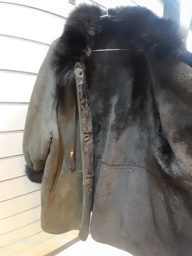 پالتو زنانه پوست بوفالو یقه پوست روباه اصلی برند leather SAJADبادوام بسیار بالا
