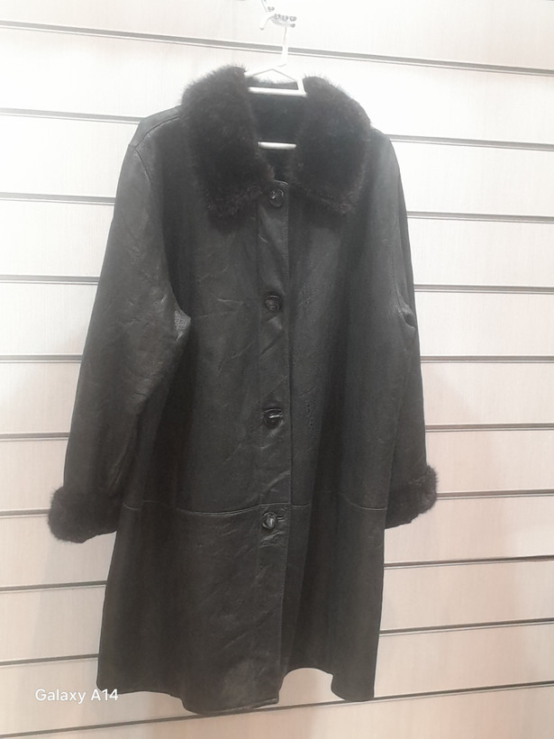 پالتو یونیسکس پوست بوفالو یقه پوست سمور اصلی برند leather SAJADگرماودوام بسیار بالایی دارد