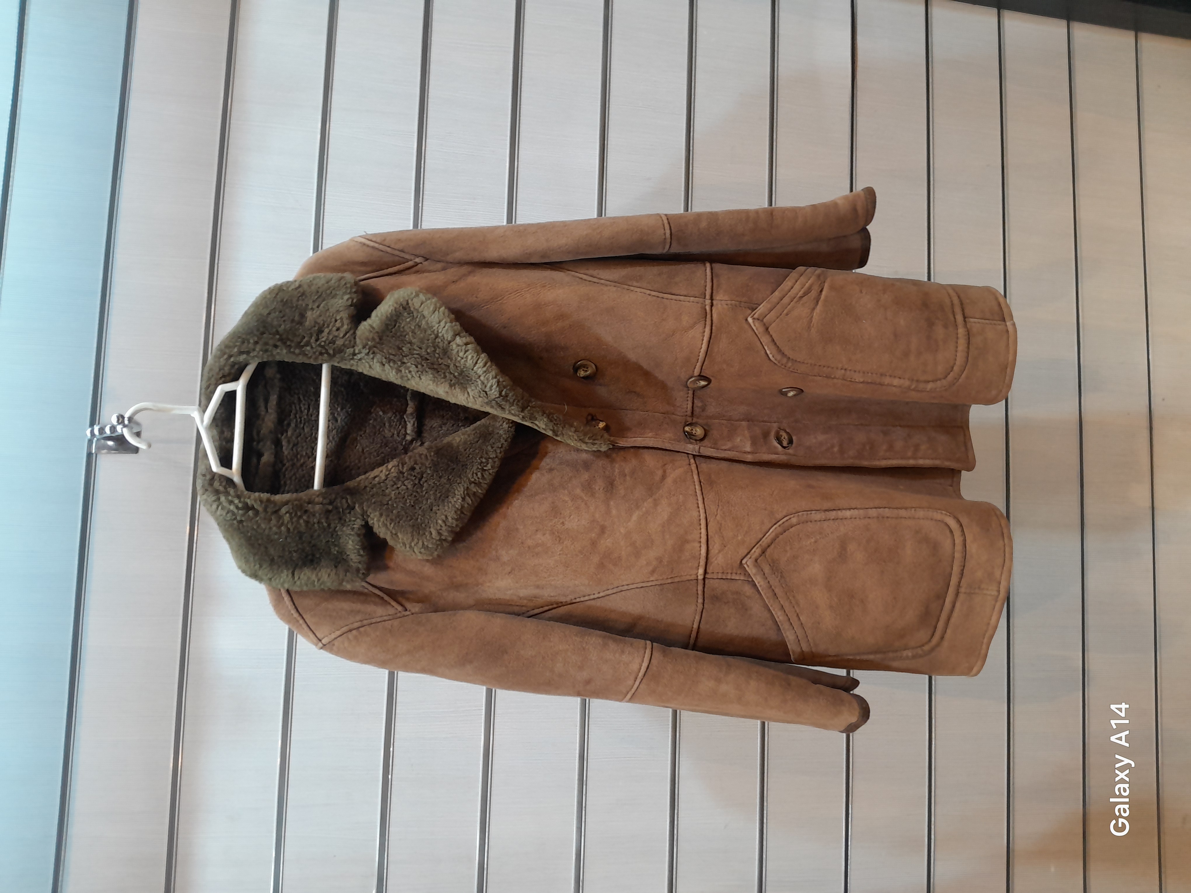 اورکت مردانه پوست بوفالویقه پوست گوسفندمیرینوس اصلی برند leather SAJAD بادام بسیار بالا