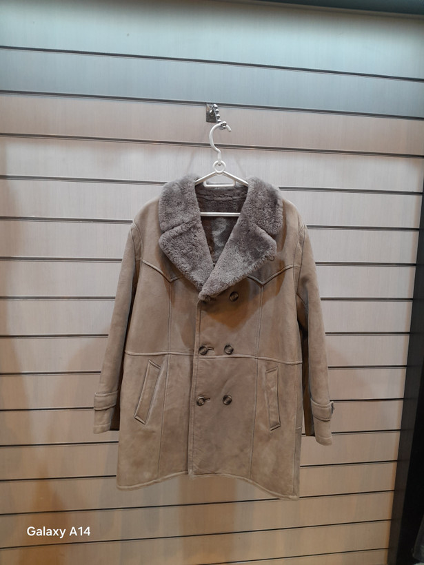 اورکت مردانه پوست بوفالو یقه پوست گوسفندمیرینوس اصلی برند leather SAJAD بادام بسیار بالا