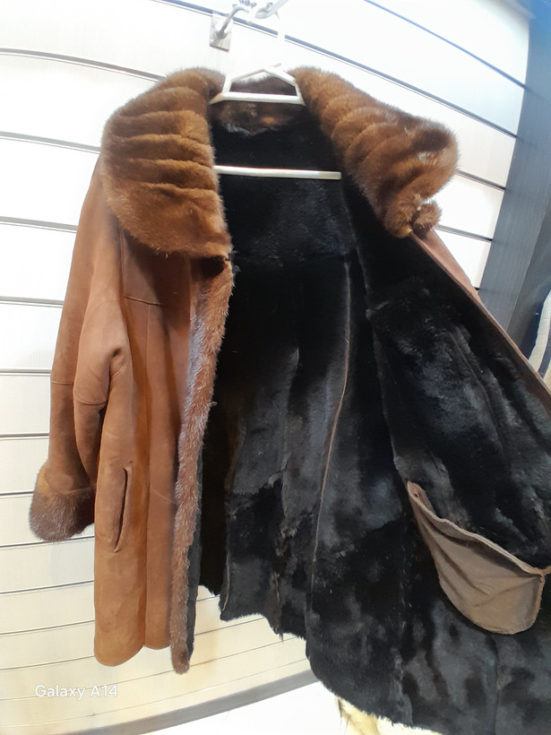 پالتو پوست زنانه بوفالو یقه پوست مینگ اصلی برند leather SAJAD بادام بسیار بالا