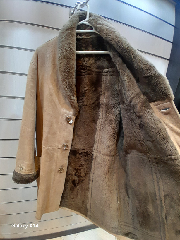 اورکت مردانه پوست بوفالو یقه پوست گوسفندمیرینوس اصلی برند leather SAJAD بادام بسیار بالا