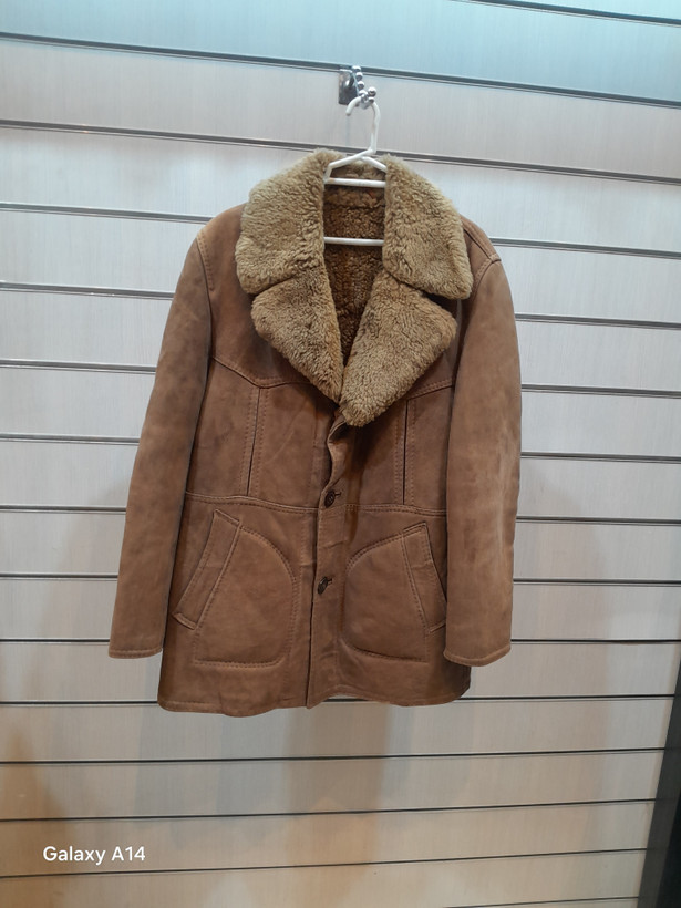 اورکت مردانه پوست بوفالو یقه پوست گوسفندمیرینوس اصلی برند leather SAJAD بادام بسیار بالا