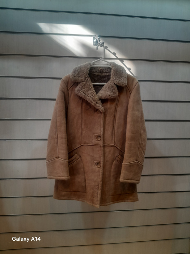 اورکت مردانه پوست بوفالو یقه پوست گوسفندمیرینوس اصلی برند leather SAJAD بادام بسیار بالا
