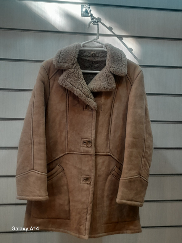 اورکت مردانه پوست بوفالو یقه پوست گوسفندمیرینوس اصلی برند leather SAJAD بادام بسیار بالا