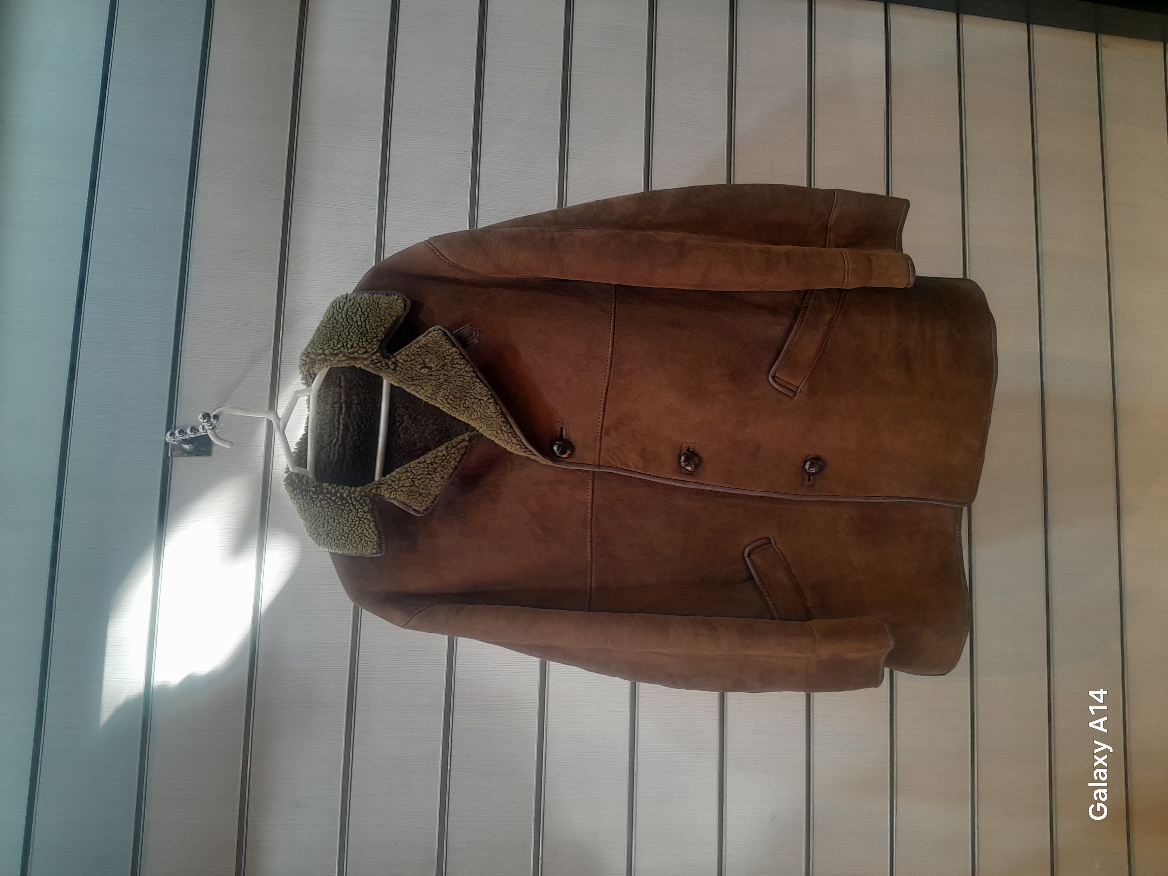 اورکت مردانه پوست بوفالویقه پوست گوسفندمیرینوس اصلی برند leather SAJAD بادام بسیار بالا