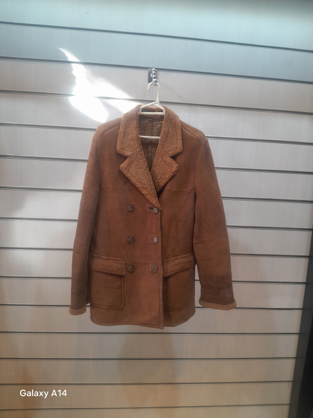 اورکت مردانه پوست بوفالویقه پوست گوسفندمیرینوس اصلی برند leather SAJAD بادام بسیار بالا