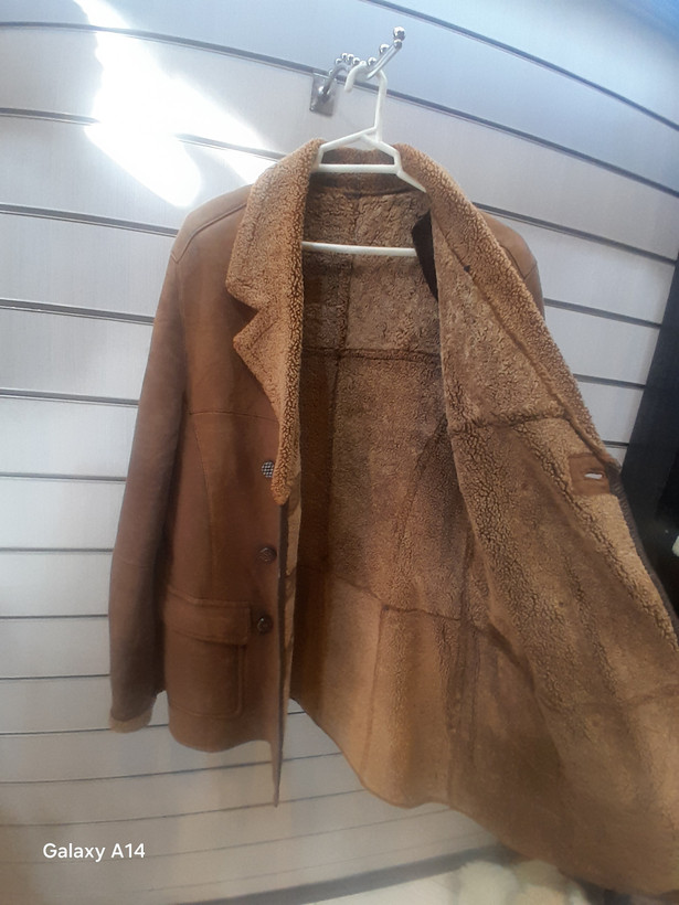 اورکت مردانه پوست بوفالویقه پوست گوسفندمیرینوس اصلی برند leather SAJAD بادام بسیار بالا