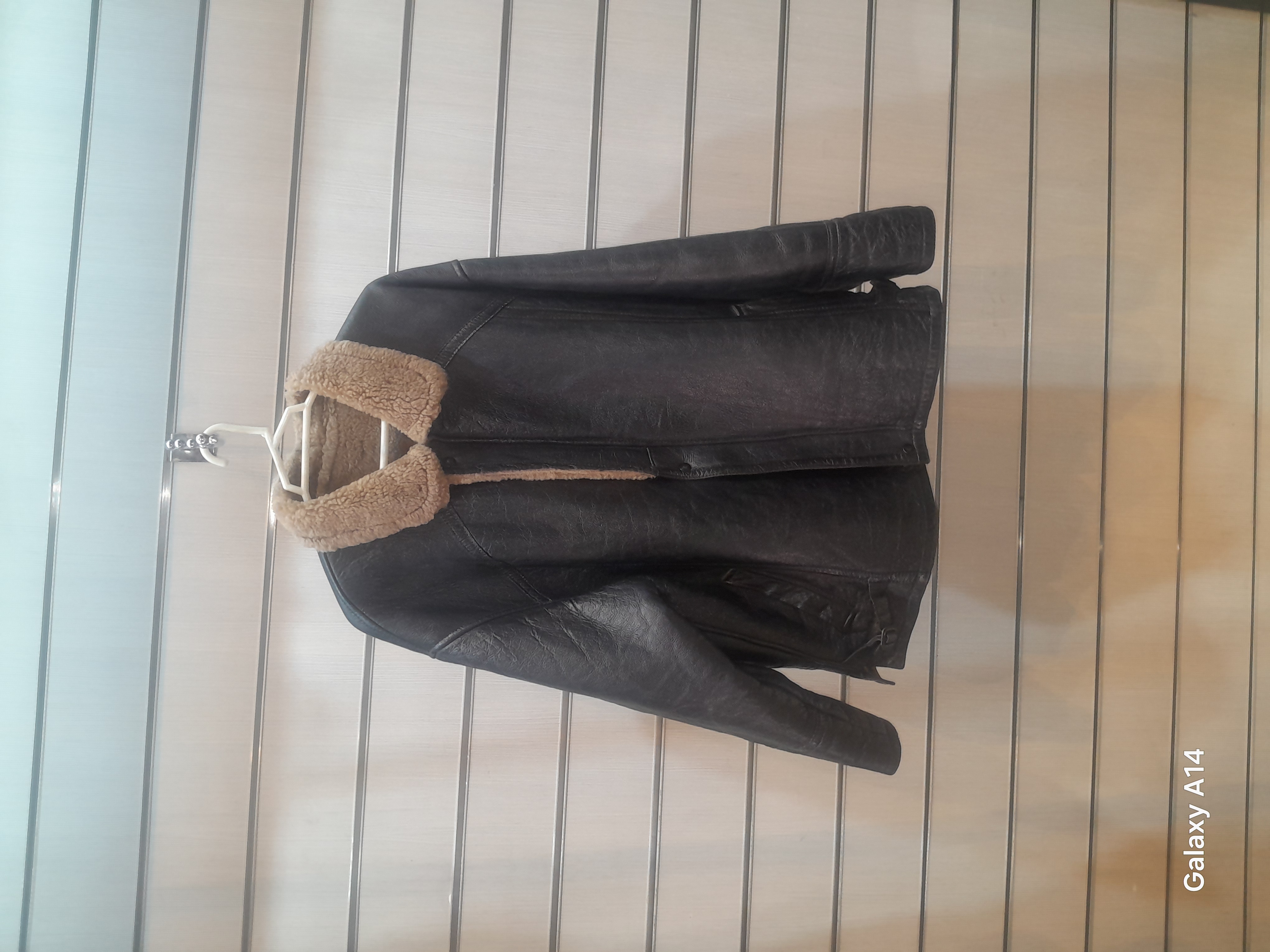 کاپشن مردانه پوست بوفالو یقه پوست گوسفندمیرینوس طبیعی برند leather SAJAD  بادوام و گرمابسیار بالا