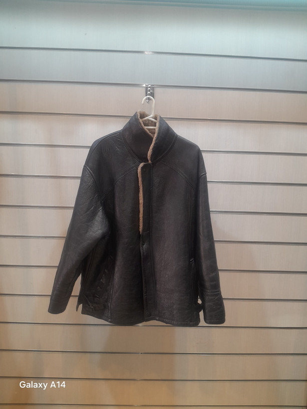 کاپشن مردانه پوست بوفالو یقه پوست گوسفندمیرینوس طبیعی برند leather SAJAD بادوام و گرمابسیار بالا