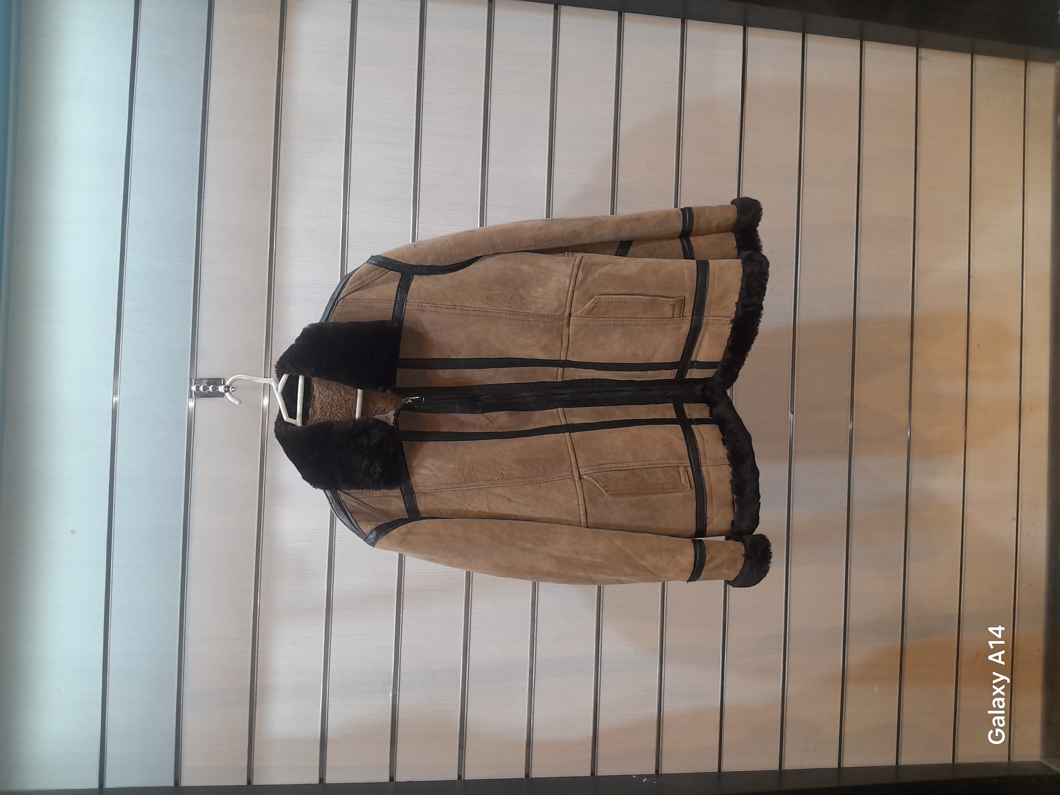 کاپشن مردانه پوست بوفالو یقه پوست گوسفندمیرینوس طبیعی برند leather SAJAD بادوام وگرمابسیار بالا
