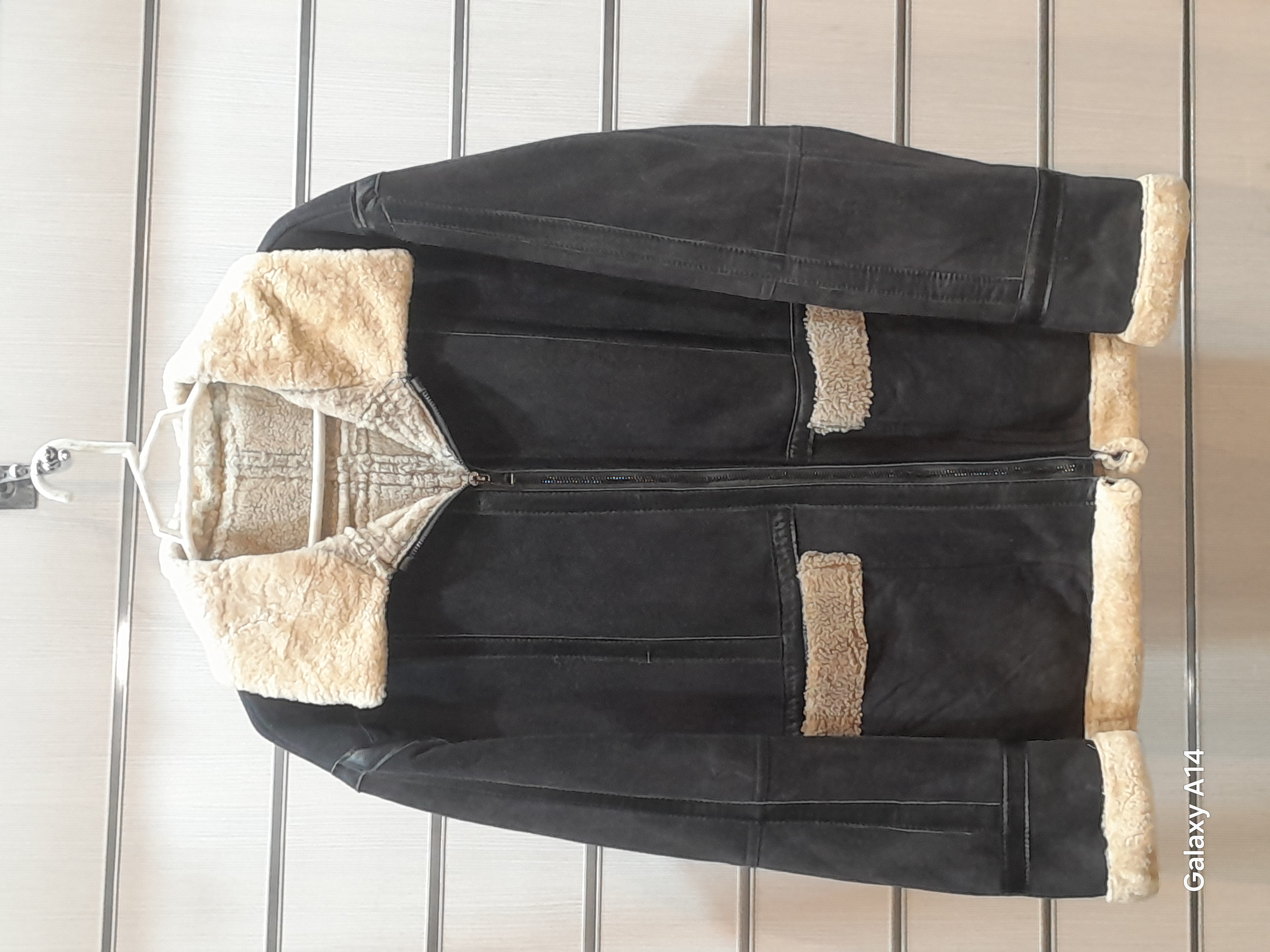 کاپشن مردانه پوست بوفالو یقه پوست گوسفندمیرینوس طبیعی برند leather SAJAD بادوام و گرما بسیار بالا