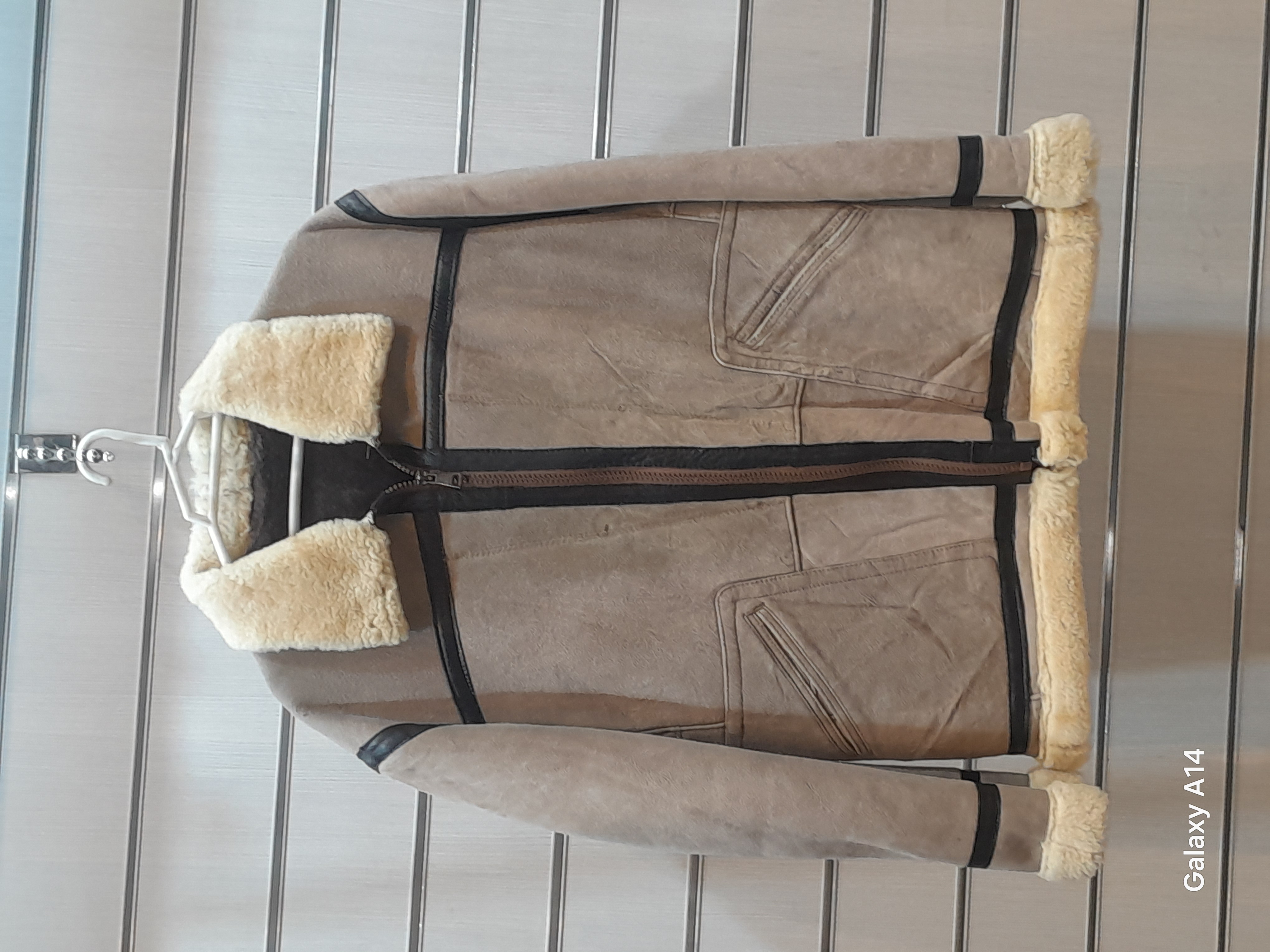 کاپشن مردانه پوست بوفالویقه پوست گوسفندمیرینوس طبیعی برند leather SAJAD بادوام وگرما بسیار بالا