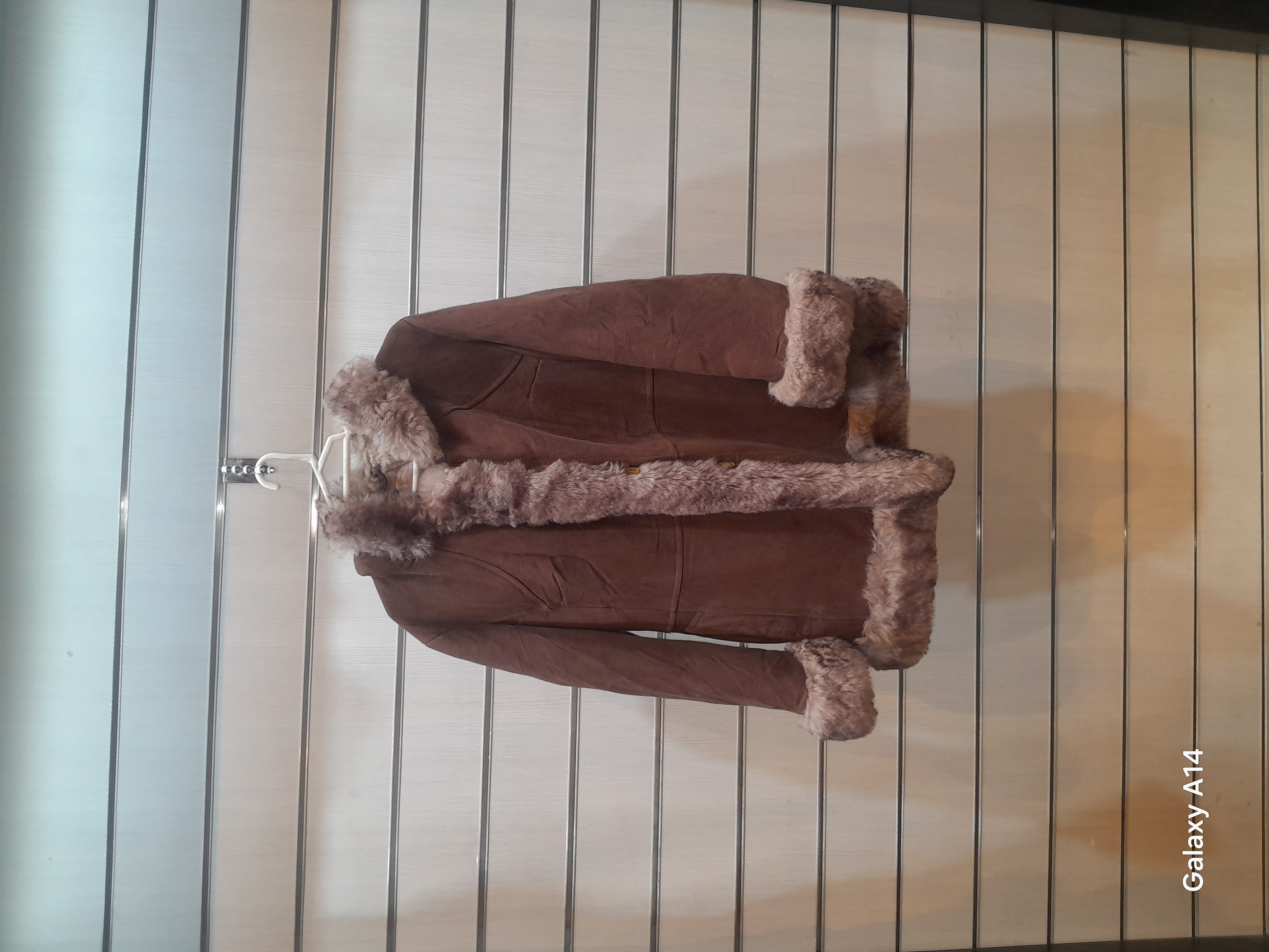 پالتو زنانه پوست بوفالو یقه پوست خرگوش طبیعی برند leather SAJAD بادوام وگرمابسیار بالا
