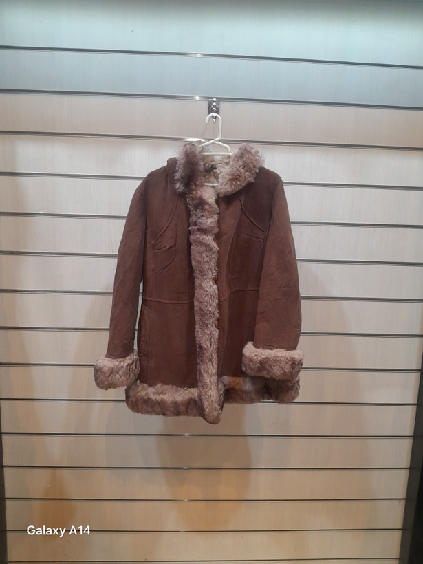 پالتو زنانه پوست بوفالو یقه پوست خرگوش طبیعی برند leather SAJAD بادوام وگرمابسیار بالا