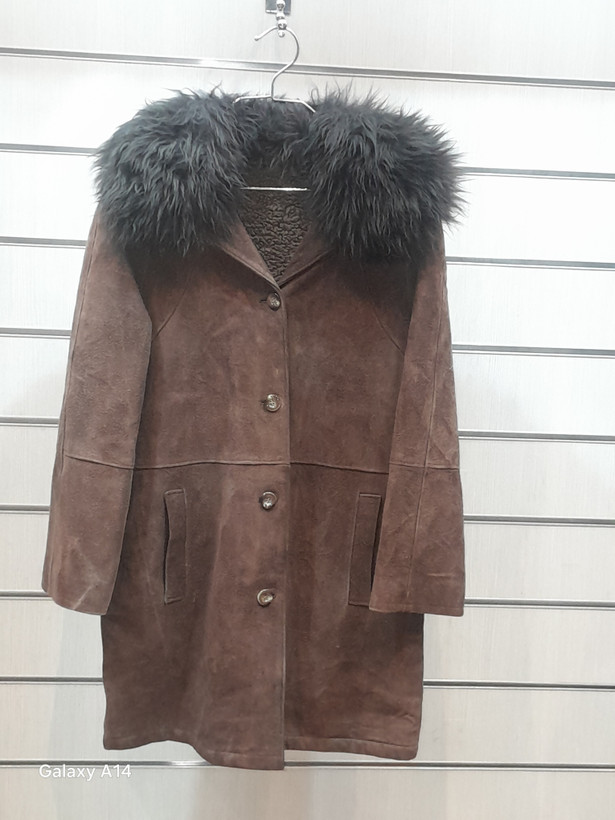 پالتو زنانه پوست بوفالو یقه پوست گوسفند اصلی برند leather SAJAD بادوام وگرمابسیار بالا