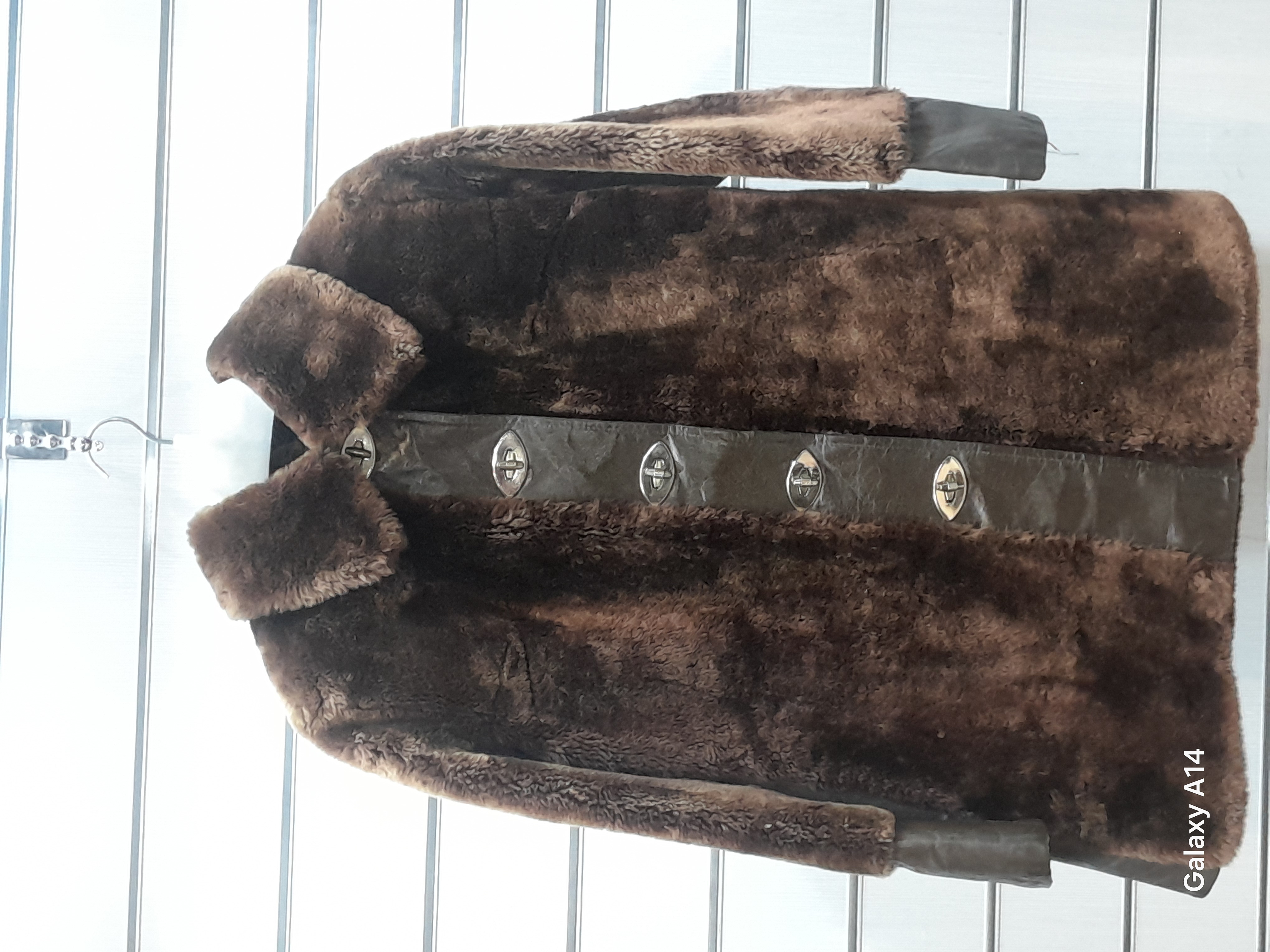 پالتو زنانه پوست گوسفندمیرینوس طبیعی برند leather SAJAD بادوام وگرمابسیار بالا