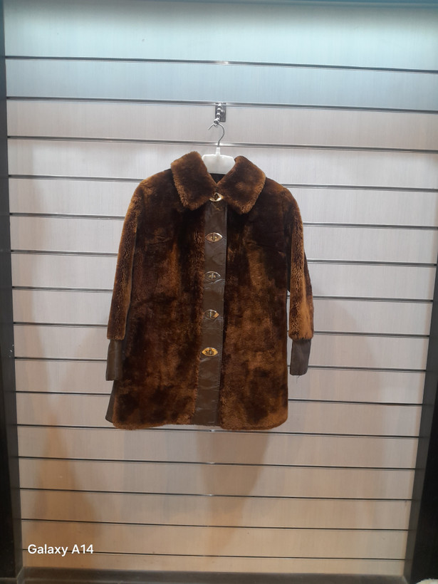 پالتو زنانه پوست گوسفندمیرینوس طبیعی برند leather SAJAD بادوام وگرمابسیار بالا