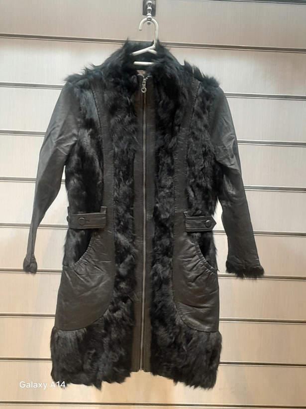 پالتو زنانه چرم طبیعی وپوست سمور طبیعی برند leather SAJAD بادوام وگرمابسیار بالا