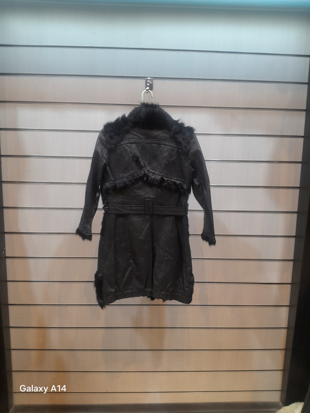 پالتو زنانه چرم طبیعی وپوست سمور طبیعی برند leather SAJAD بادوام وگرمابسیار بالا