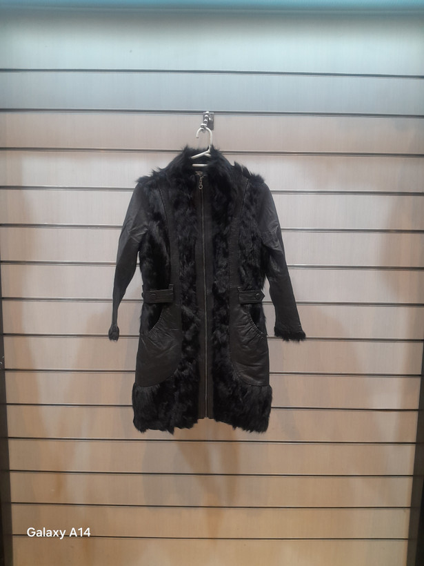 پالتو زنانه چرم طبیعی وپوست سمور طبیعی برند leather SAJAD بادوام وگرمابسیار بالا