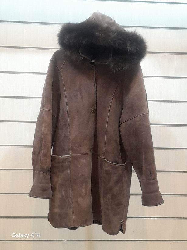 پالتو یونیسکس پوست بوفالو یقه پوست روباه طبیعی برند leather SAJADگرماودوام بسیار بالایی دارد