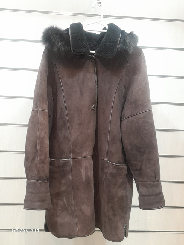 پالتو یونیسکس پوست بوفالو یقه پوست روباه طبیعی برند leather SAJADگرماودوام بسیار بالایی دارد