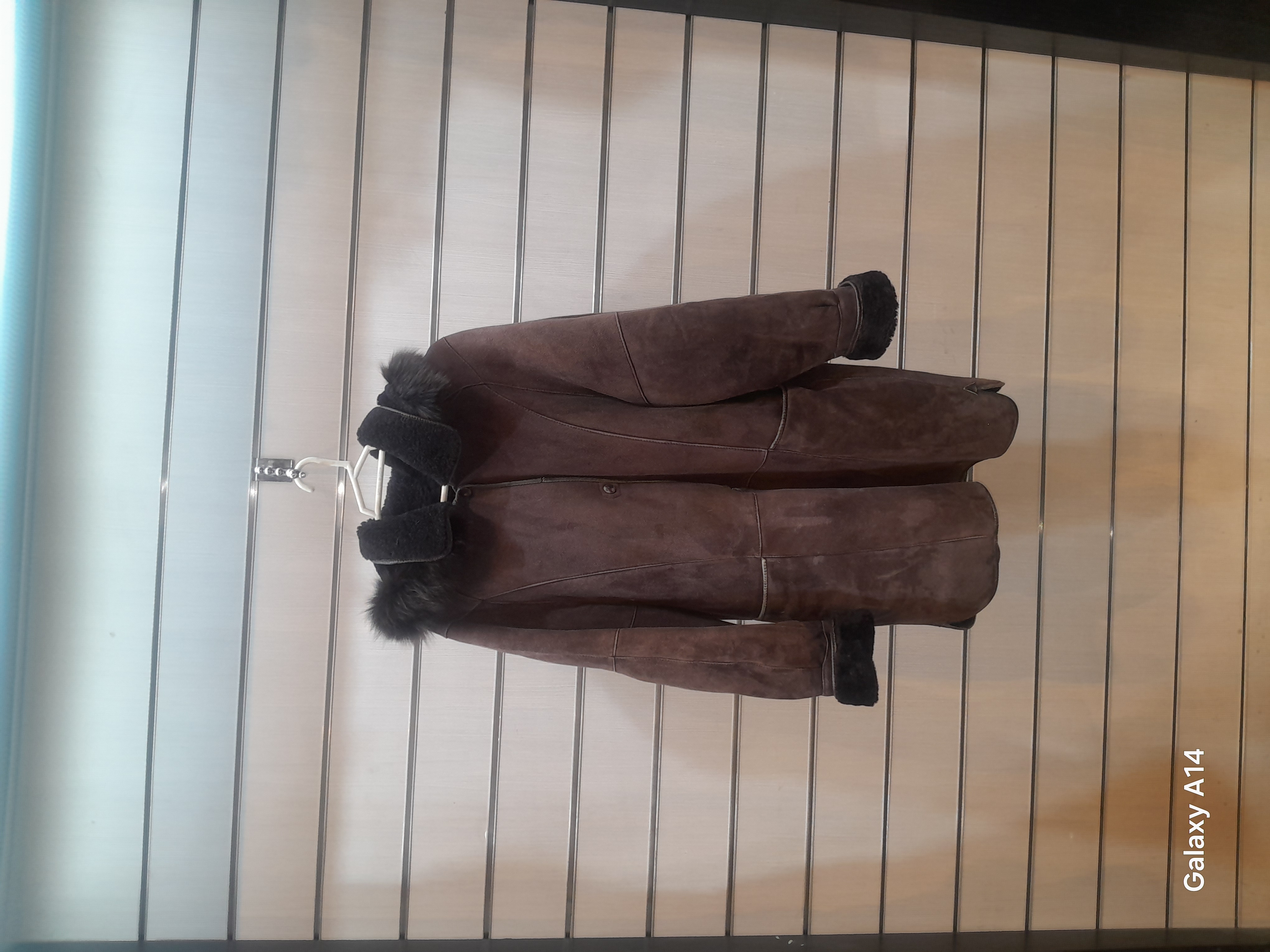 پالتو یونیسکس پوست بوفالو یقه پوست روباه طبیعی برند leather SAJADگرماودوام بسیار بالایی دارد