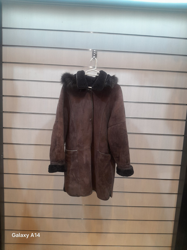 پالتو یونیسکس پوست بوفالو یقه پوست روباه طبیعی برند leather SAJADگرماودوام بسیار بالایی دارد