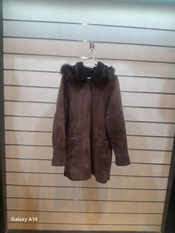 پالتو یونیسکس پوست بوفالو یقه پوست روباه طبیعی برند leather SAJADگرماودوام بسیار بالایی دارد
