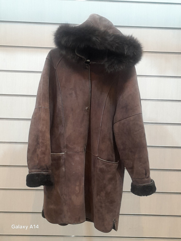 پالتو یونیسکس پوست بوفالو یقه پوست روباه طبیعی برند leather SAJADگرماودوام بسیار بالایی دارد