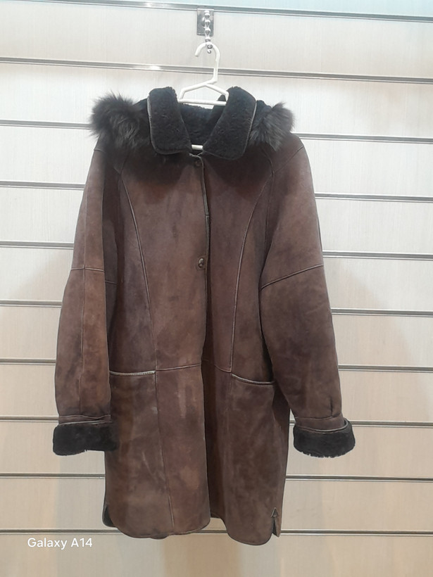 پالتو یونیسکس پوست بوفالو یقه پوست روباه طبیعی برند leather SAJADگرماودوام بسیار بالایی دارد