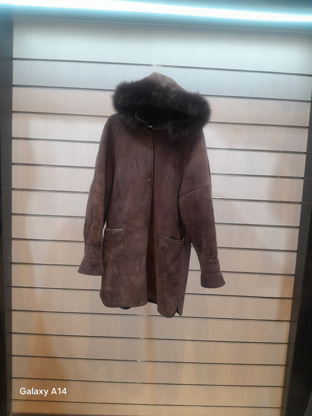 پالتو یونیسکس پوست بوفالو یقه پوست روباه طبیعی برند leather SAJADگرماودوام بسیار بالایی دارد