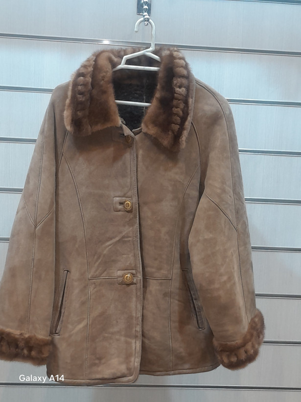 پالتو یونیسکس پوست بوفالو یقه پوست مینگ طبیعی برند leather SAJADگرماودوام بسیار بالایی دارد