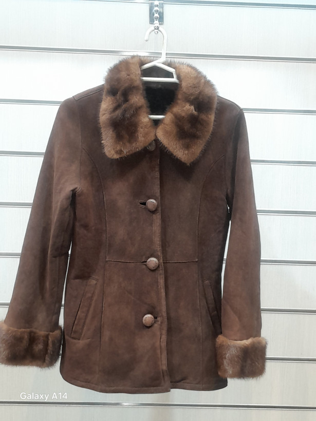 اورکت یونیسکس پوست بوفالو یقه پوست مینگ طبیعی برند leather SAJAD بادام وگرمای بسیار بالا