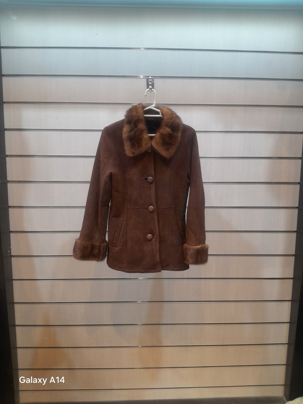 اورکت یونیسکس پوست بوفالو یقه پوست مینگ طبیعی برند leather SAJAD بادام وگرمای بسیار بالا