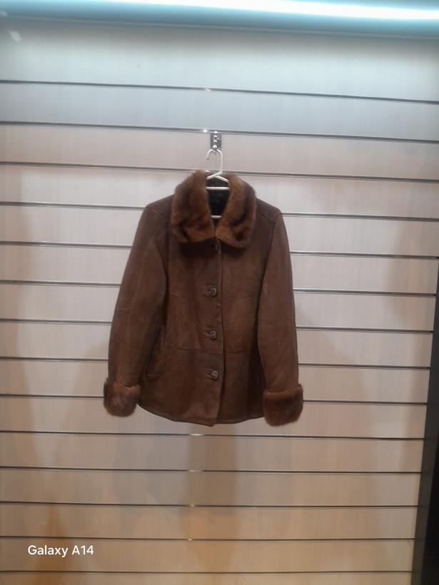 اورکت یونیسکس پوست بوفالو یقه پوست مینگ طبیعی برند leather SAJAD بادام وگرمای بسیار بالا