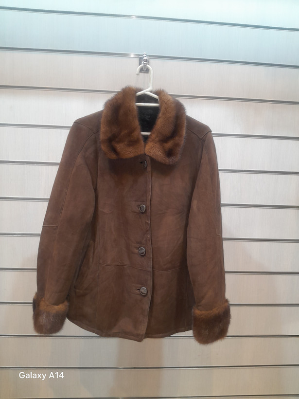 اورکت یونیسکس پوست بوفالو یقه پوست مینگ طبیعی برند leather SAJAD بادام وگرمای بسیار بالا
